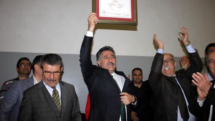 Bayraklı Belediye Başkanı Serdar Sandal göreve başladı