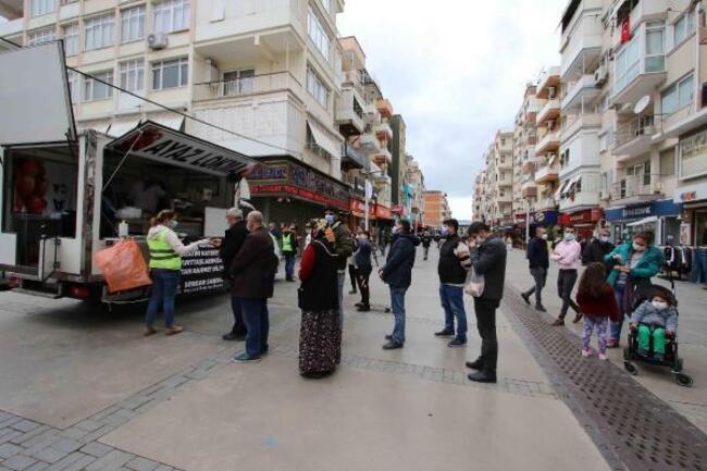 Başkan Sandal, depremde hayatını kaybedenler için lokma döktürdü