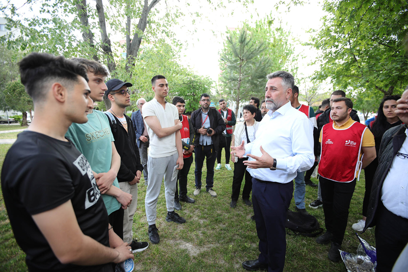 Başkan Sandal’dan gençlere mesaj: Sandığa gelin geleceğinizi geri alın