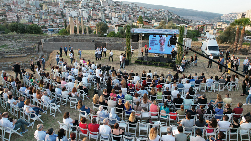 Bayraklı 1. Uluslararası Homeros Festivali'ne görkemli açılış