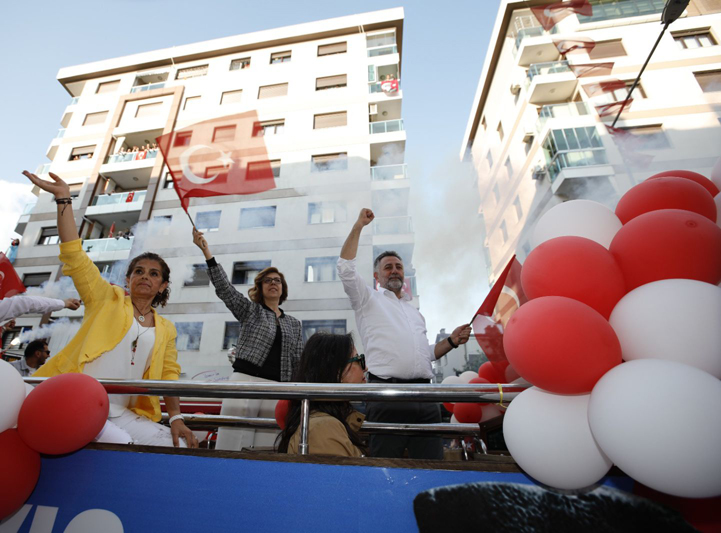 Bayraklı'da sokak sokak 19 Mayıs coşkusu!