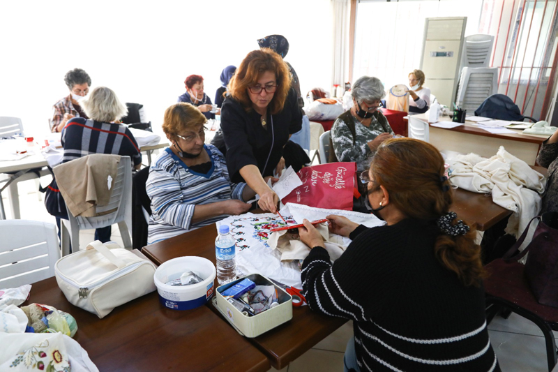 Bayraklı Belediyesi’nden 51 branşta kurs imkanı