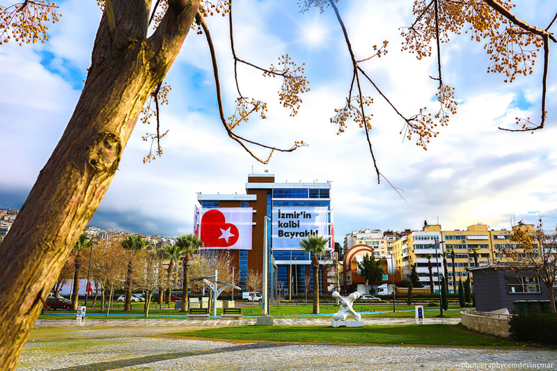 ‘Bayraklı Çözüm Merkezi’ yüzleri güldürüyor