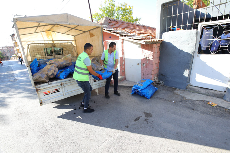 Bayraklı'da ihtiyaç sahiplerine yakacak desteği