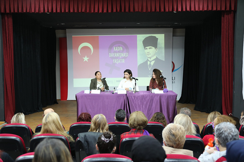 Bayraklı'da 'Kadın Dayanışması Yaşatır' paneli düzenlendi