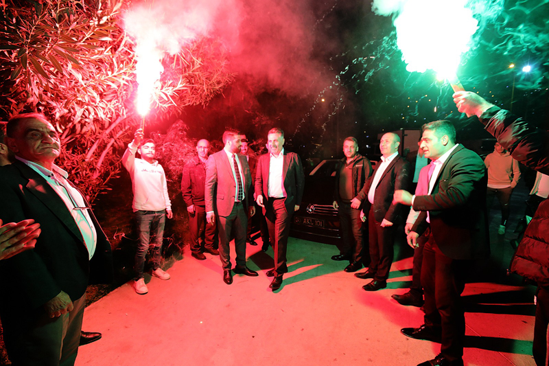 Erzurumlulardan Başkan Sandal'a meşaleli karşılama