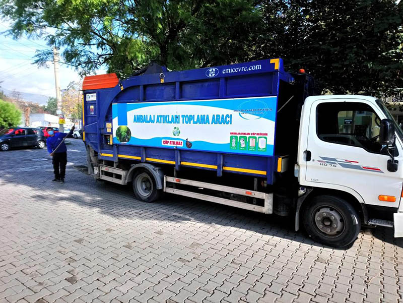 Bayraklı'nın geri dönüşüm raporu: 3 yılda 37 bin 500 ton atık kazandırıldı!