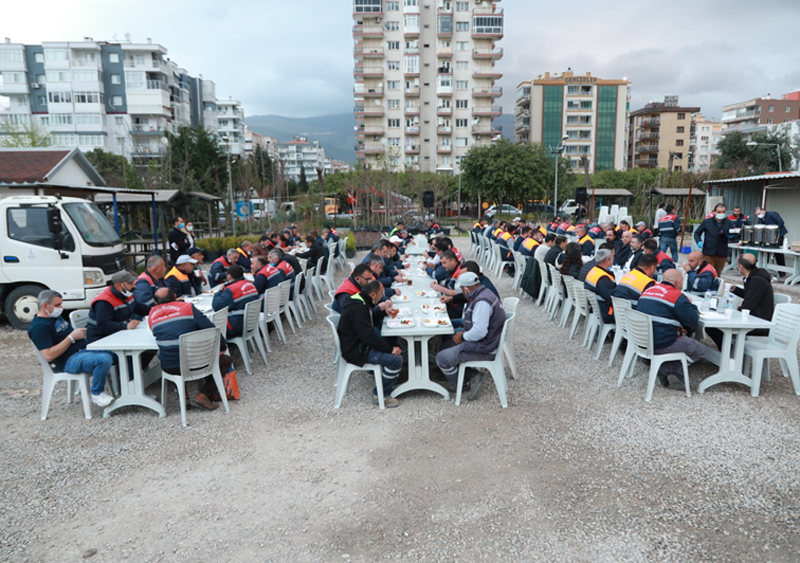 Başkan Sandal, Park ve Bahçeler Müdürlüğü personeliyle bir araya geldi