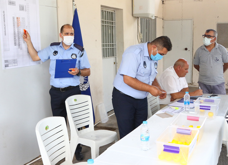 Bayraklı'da kurban satış yerleri kura ile belirlendi