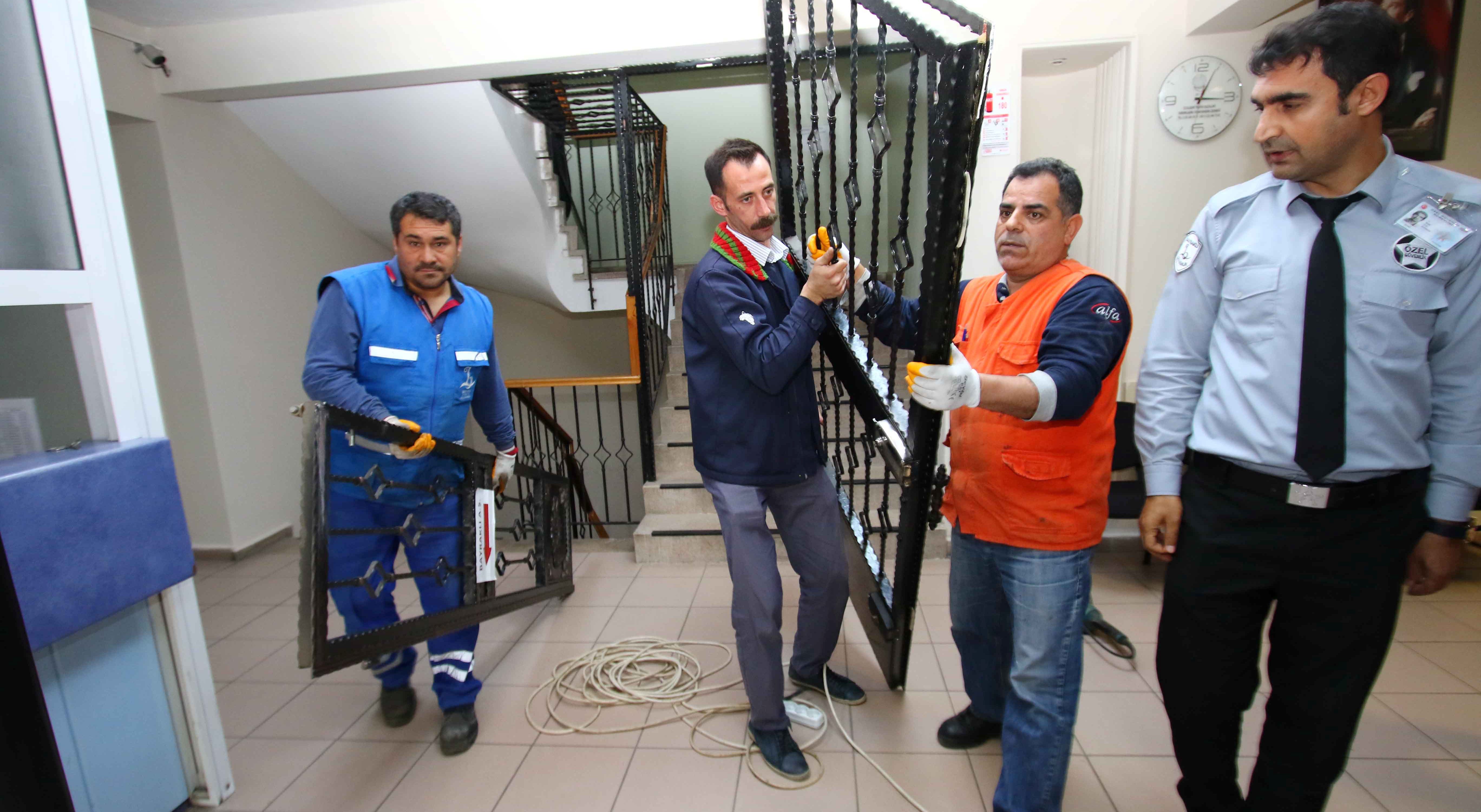 Bayraklı’da belediyenin kapıları halka açıldı