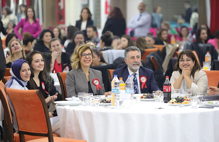 Öğretmen Başkan'dan meslektaşlarına kutlama